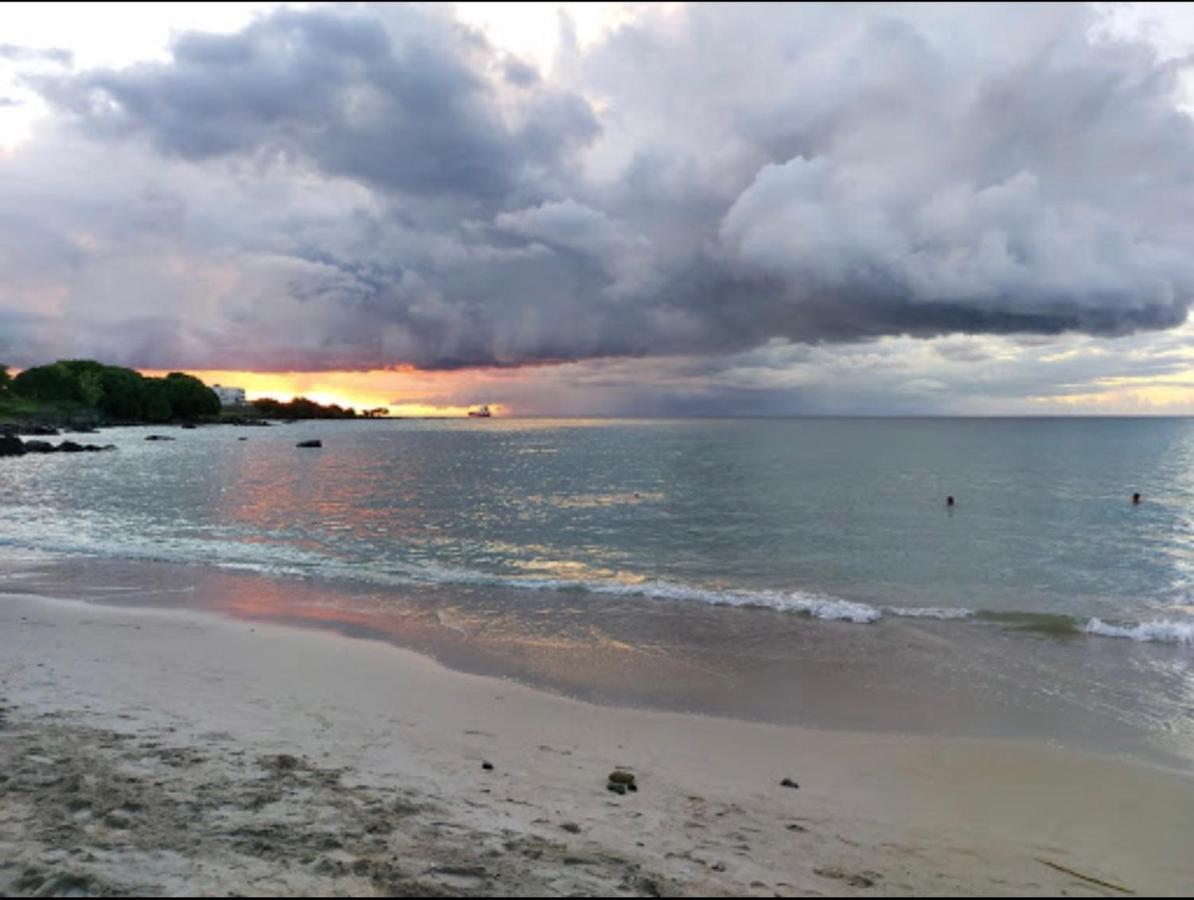 Bienvenue Au Beau Rivages Apartman Pointe aux Sable Kültér fotó
